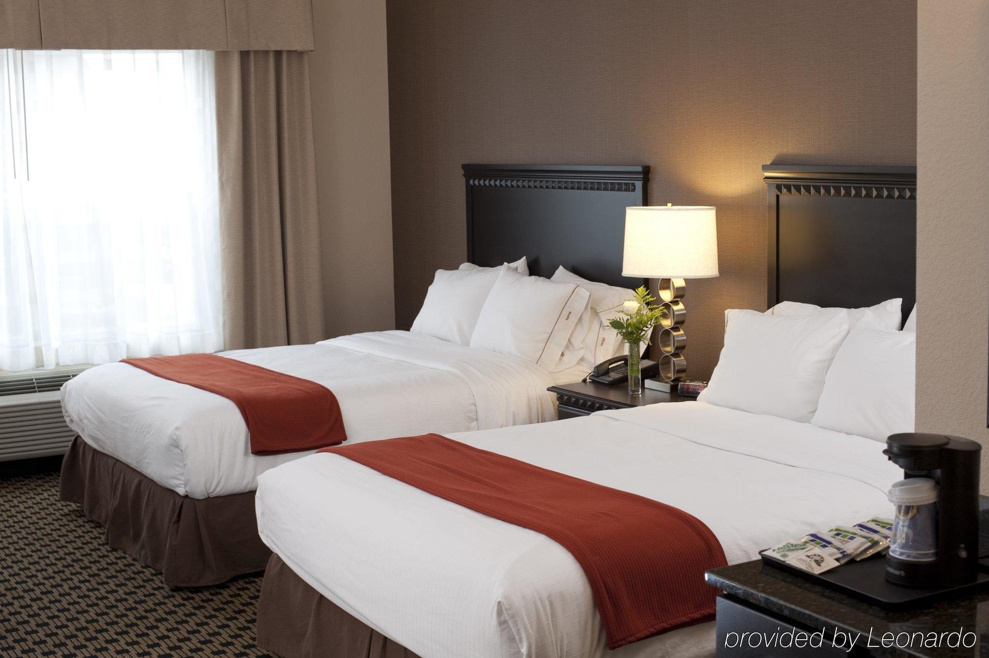 Holiday Inn Express & Suites - Green Bay East By Ihg חדר תמונה